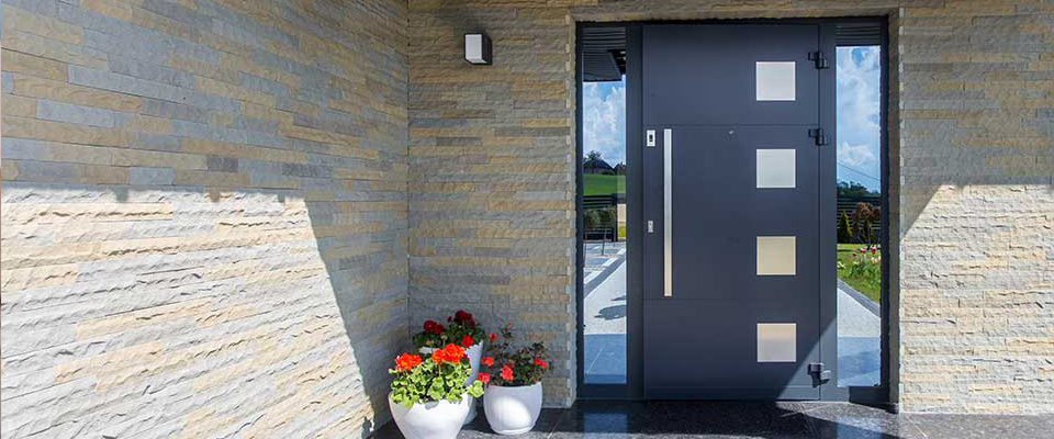 Nos portes intérieur et extérieur, métalliques, blindées et en fer forgé, allient robustesse et sécurité, disponibles dans plusieurs styles.